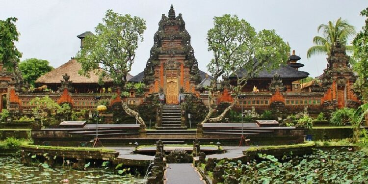 Culture Shock Orang Jawa yang Merantau ke Bali turis asing sewa motor