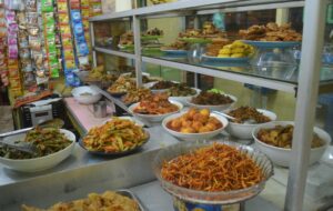 Hal yang Bikin Saya Jengkel Saat Beli Makan di Warteg: Lauknya Basi, tapi Nggak Segera Diganti dan Kebersihan Lauk yang Nggak Diperhatikan