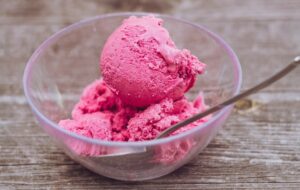Battle Es Krim Stroberi di Indomaret, yang Mana Juaranya?