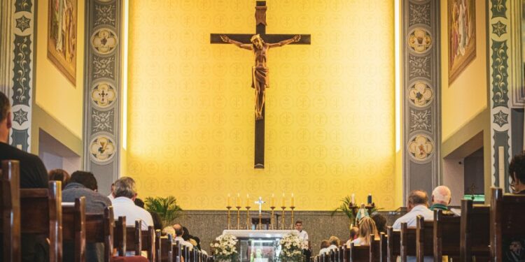 Dear Saudaraku FPI di Cianjur, Masuk Katolik Itu Susah. Serius! (Unsplash)