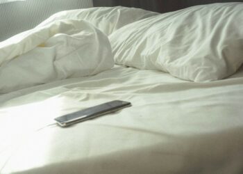 Jasa Sleep Call Berbayar Solusi Praktis ‘Membunuh’ Kesepianmu Terminal Mojok
