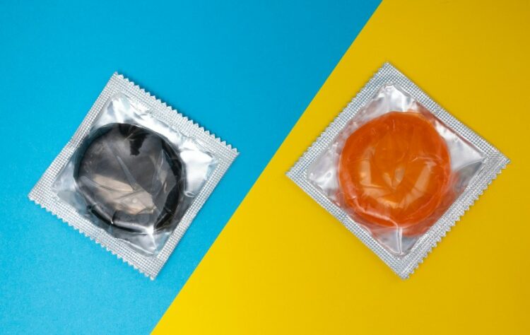 Kenapa sih Bungkus Kondom Harus Mirip Permen dan Diletakkan di Dekat Kasir Minimarket Terminal Mojok
