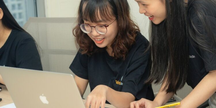 Membandingkan Kebiasaan Nongkrong Mahasiswa Indonesia dan Mahasiswa Jepang Terminal Mojok