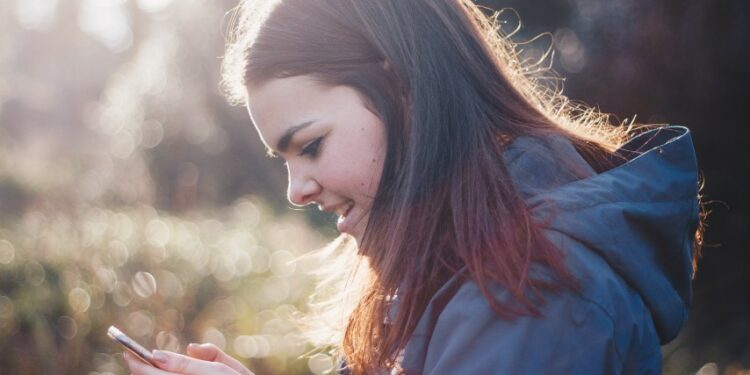 Menjawab Pertanyaan Kenapa Cewek Sering Mengecek Viewers Status WA dan IG Story Terminal Mojok