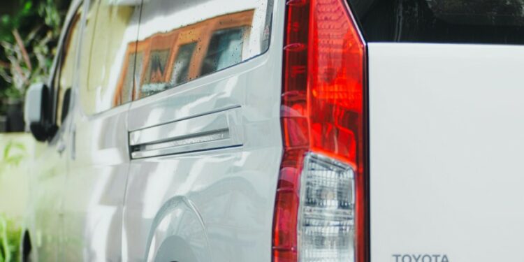 Pengalaman Naik DayTrans dari Surabaya ke Jogja yang Menuntut Kesabaran Terminal Mojok