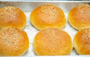 Roti Murah di Bawah 5 Ribu yang Nggak Kalah Enak dari Aoka