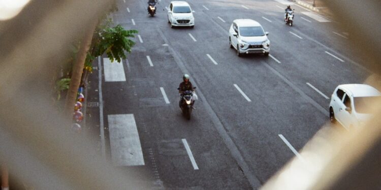 Surat Cinta untuk Wali Kota Pak, Pembangunan U-Ditch dan Box Culvert Bikin Jalan di Surabaya Malah Rusak dan Nggak Rata Terminal Mojok