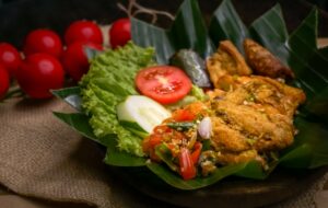 4 Warung Ayam Penyet Favorit Mahasiswa UNS