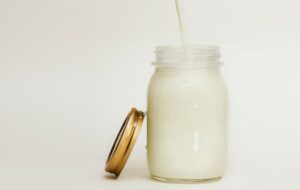 5 Alasan Anak-anak Sebaiknya Tidak Terlalu Banyak Minum Susu UHT