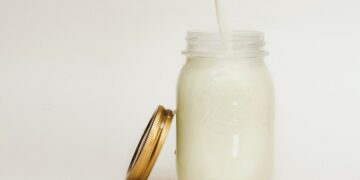 5 Alasan Anak-anak Sebaiknya Tidak Terlalu Banyak Minum Susu UHT Terminal Mojok