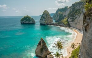 5 Destinasi Wisata Menarik di Indonesia dan Hal-hal yang Harus Dihindari Saat Berkunjung ke Sana