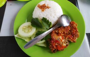 Ayam Geprek Olive Fried Chicken vs Rocket Chicken, Mana yang Lebih Mantap?