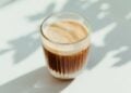 Caffino Kopi Latte Choco Hazelnut, Kopi Saset Kekinian yang Rasanya Unik Terminal Mojok