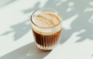 Caffino Kopi Latte Choco Hazelnut, Kopi Saset Kekinian yang Rasanya Unik