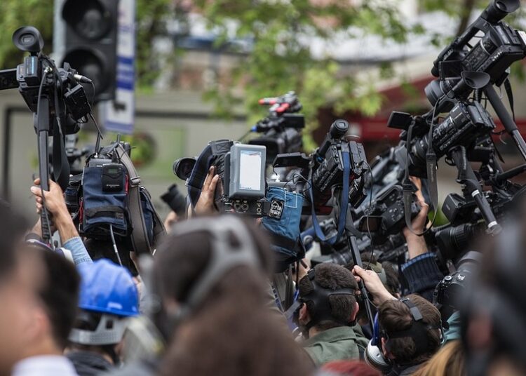 Nyesel Kuliah Jurnalistik karena Gaji Wartawan Kecil? Nggak Apa-apa, Wajar