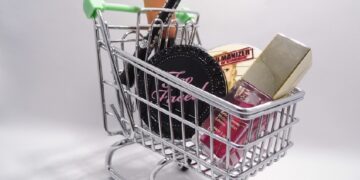 Lazada Lebih Unggul Dibanding Shopee? Iya Banget!