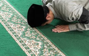 Niat Salat Subuh Lengkap dengan Tata Cara dan Artinya