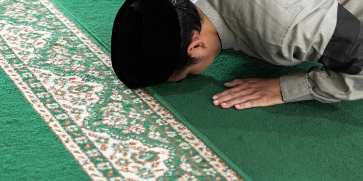 Niat Salat Subuh Lengkap dengan Tata Cara dan Artinya Terminal Mojok