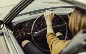 Cewek Pengin Punya Pacar yang Bermobil Itu Sah-sah Saja, Tak Perlu Dihakimi