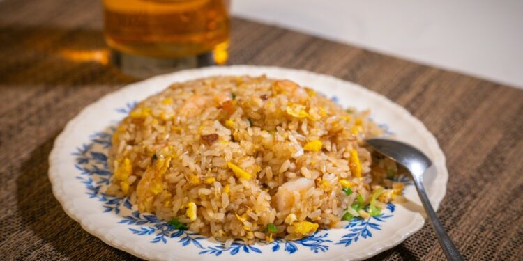 4 Alasan Nasi Goreng Pinggir Jalan Lebih Enak daripada Nasi Goreng Rumahan Terminal Mojok