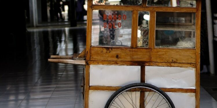 5 Usaha yang Sebaiknya Tidak Menggunakan Gerobak Partai Perindo Terminal Mojok