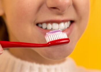7 Dosa Saat Menyikat Gigi yang Kita Lakukan Tanpa Sadar Terminal Mojok