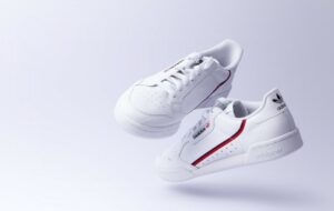 Battle Sneakers: Mending yang Terbuat dari Kulit Sintetis Atau Kanvas?