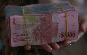 Bedah Rumah dan Uang Kaget, Atraksi Kemiskinan di Layar Kaca