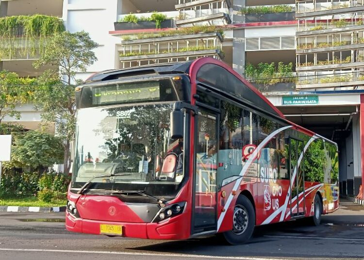 Sering Kecelakaan, Sudah Saatnya Suroboyo Bus dan Trans Semanggi Punya Jalur Sendiri Terminal Mojok