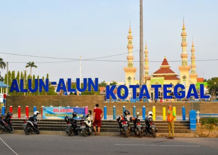 Wali Kota Tegal Wali Kota kok Isinya Cuma Kontroversi (Shutterstock)