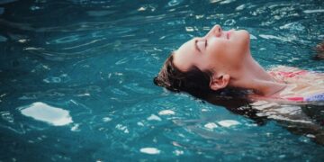 5 Dosa yang Sering Dilakukan Pengunjung Kolam Renang (Unsplash)