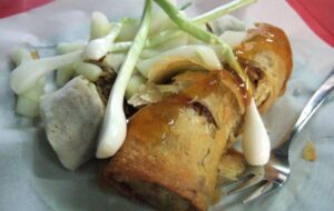 Dosa Penjual Lumpia Semarang yang Bikin Lumpianya Bau Pesing