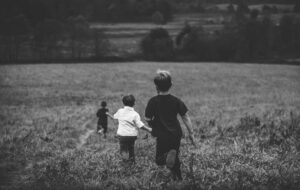 Nestapa Anak Bungsu yang Sering Dianggap Paling Bahagia