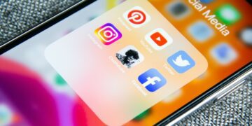 Mengadu Gitasav dan Sophia Latjuba Contoh Konkret Praktik Misoginis di Media Sosial Terminal Mojok