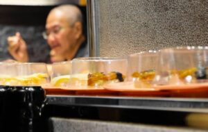 “Sushi Terrorism” di Restoran Sushi, Bukti Orang Jepang Juga Bisa Norak