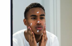 Wahai Pria, Ini 5 Cara Pakai Skincare biar Muka Nggak Burik