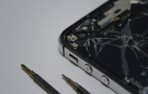 5 Dosa Tukang Servis HP yang Harus Diwaspadai Pengguna Smartphone