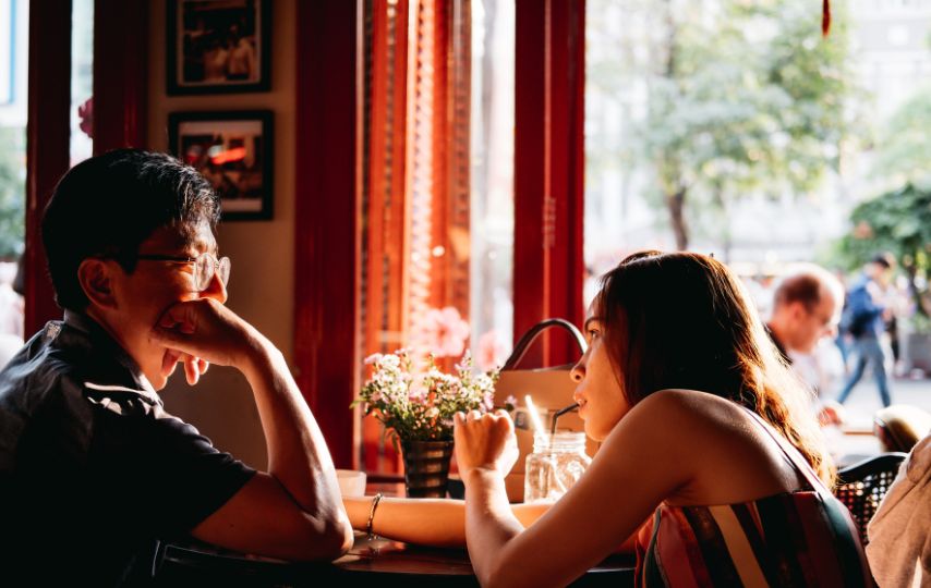 Alasan Makan Makanan Pedas Saat Kencan Pertama Nggak Dianjurkan