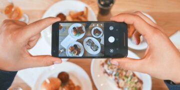 5 Kebiasaan Food Vlogger yang Sebenarnya Menyebalkan