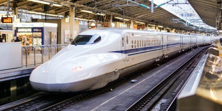 Shinkansen: Kereta Tercepat di Dunia yang Nyaman, tapi Nggak Cocok untuk Wisatawan Kantong Pas-pasan