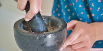 Mengulek Bumbu Adalah Kegiatan yang Bikin Saya Malas Masak