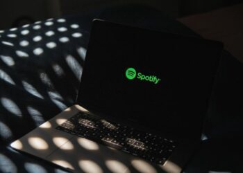 Rekomendasi 4 Podcast di Spotify yang Asyik buat Belajar Listening Bahasa Inggris
