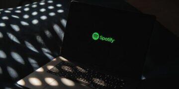Rekomendasi 4 Podcast di Spotify yang Asyik buat Belajar Listening Bahasa Inggris