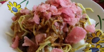 Lontong Pical Kuah Gulai: Masakan Minang Paling Unik yang Pernah Saya Cicipi