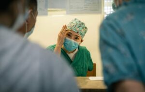 Maaf ya Mbak Kiky Saputri, Menjelaskan Istilah Medis ke Pasien Memang Ribet