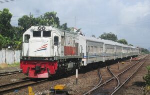 Kereta Api Sancaka: Nyaman dan Lebih Cepat dari Pesawat Udara