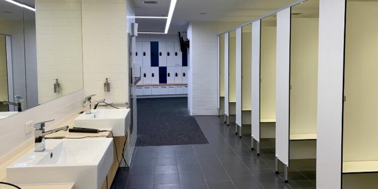 Shower and Locker Stasiun Tugu: Bersih, tapi Nggak Cocok untuk Kaum Mendang-Mending