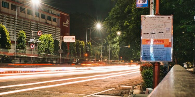 Dosa Bus BST yang Mengancam Nyawa Penumpang dan Pengendara lain di Solo (Unsplash)