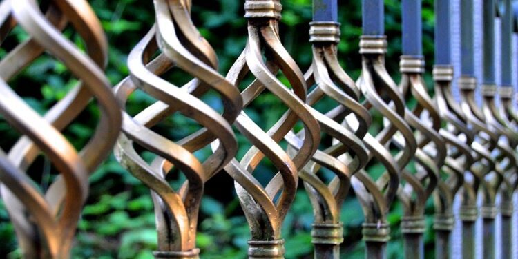 Dear, Tetangga. Apalah Artinya Rumah Gede, Pagar Tinggi, kalau Nggak Punya Bel? Nyusahin!