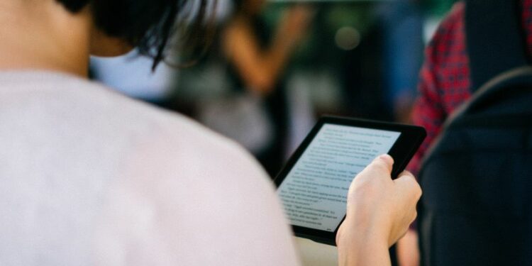 Pengalaman Menerbitkan Buku di Amazon Kindle Direct Publishing: Gengsi Dapat, Cuan Tersendat